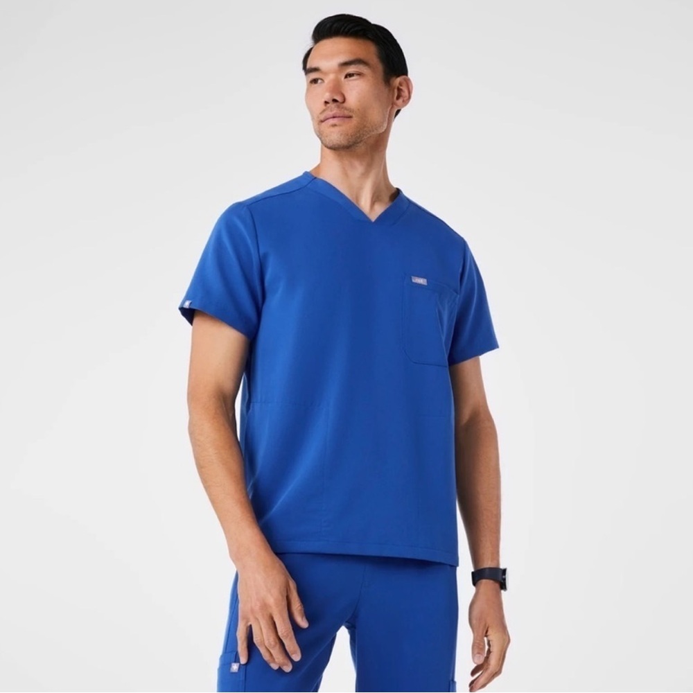 FIGS Chisec Three-Pocket Scrub Top Royal Blue Medical Hospital Tshirt Tee Shirt